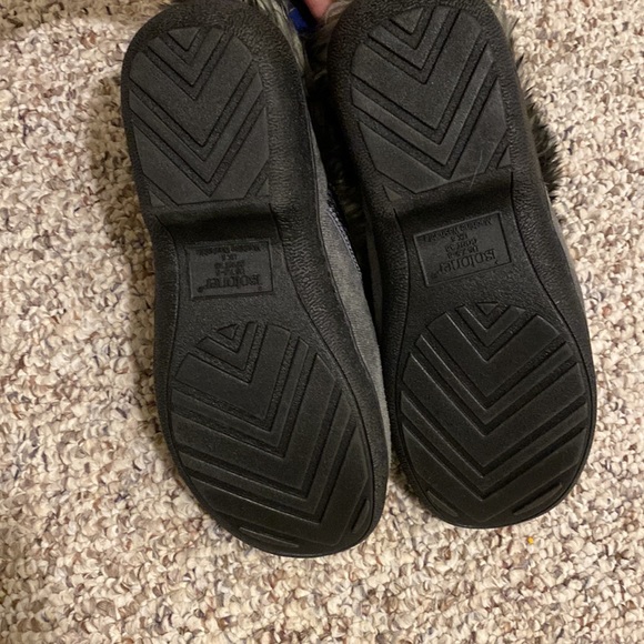 NWT isotoner slippers - Picture 5 of 6